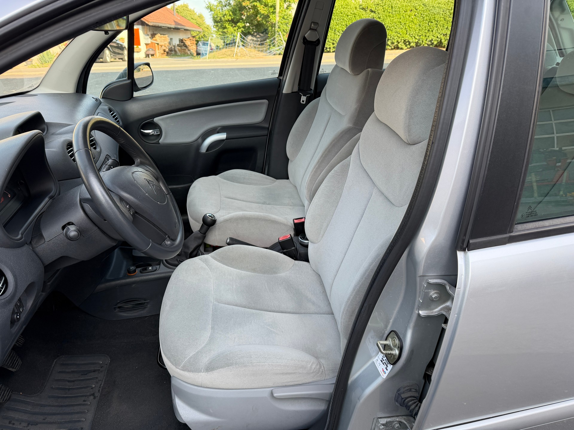 CITROEN C3 1.4i Exclusive-image-3