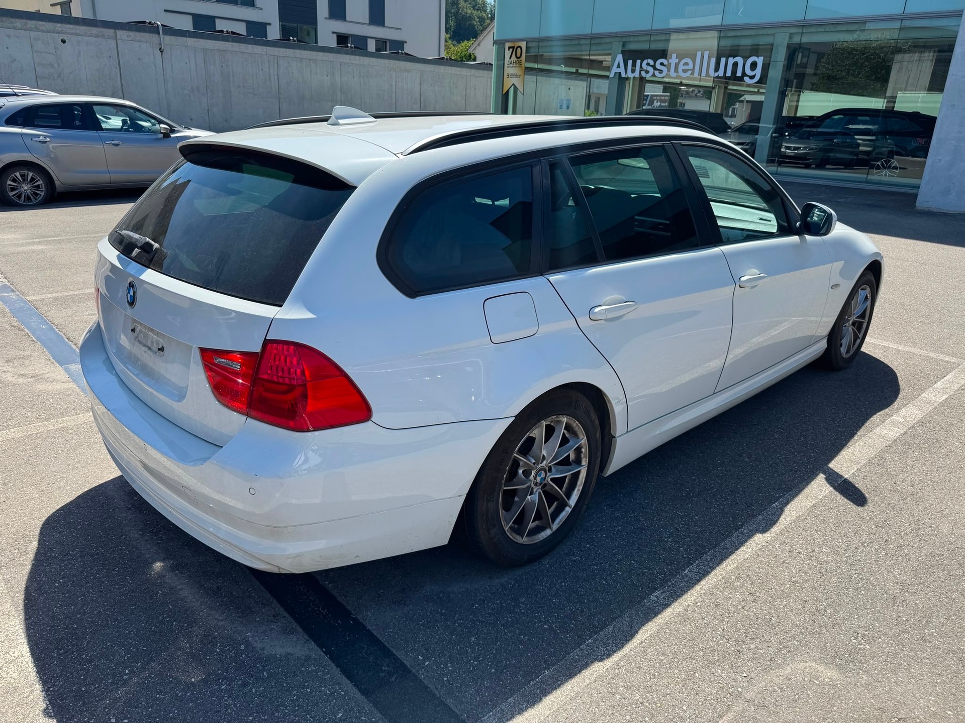 BMW 320d xDrive Touring Steptronic-image-2