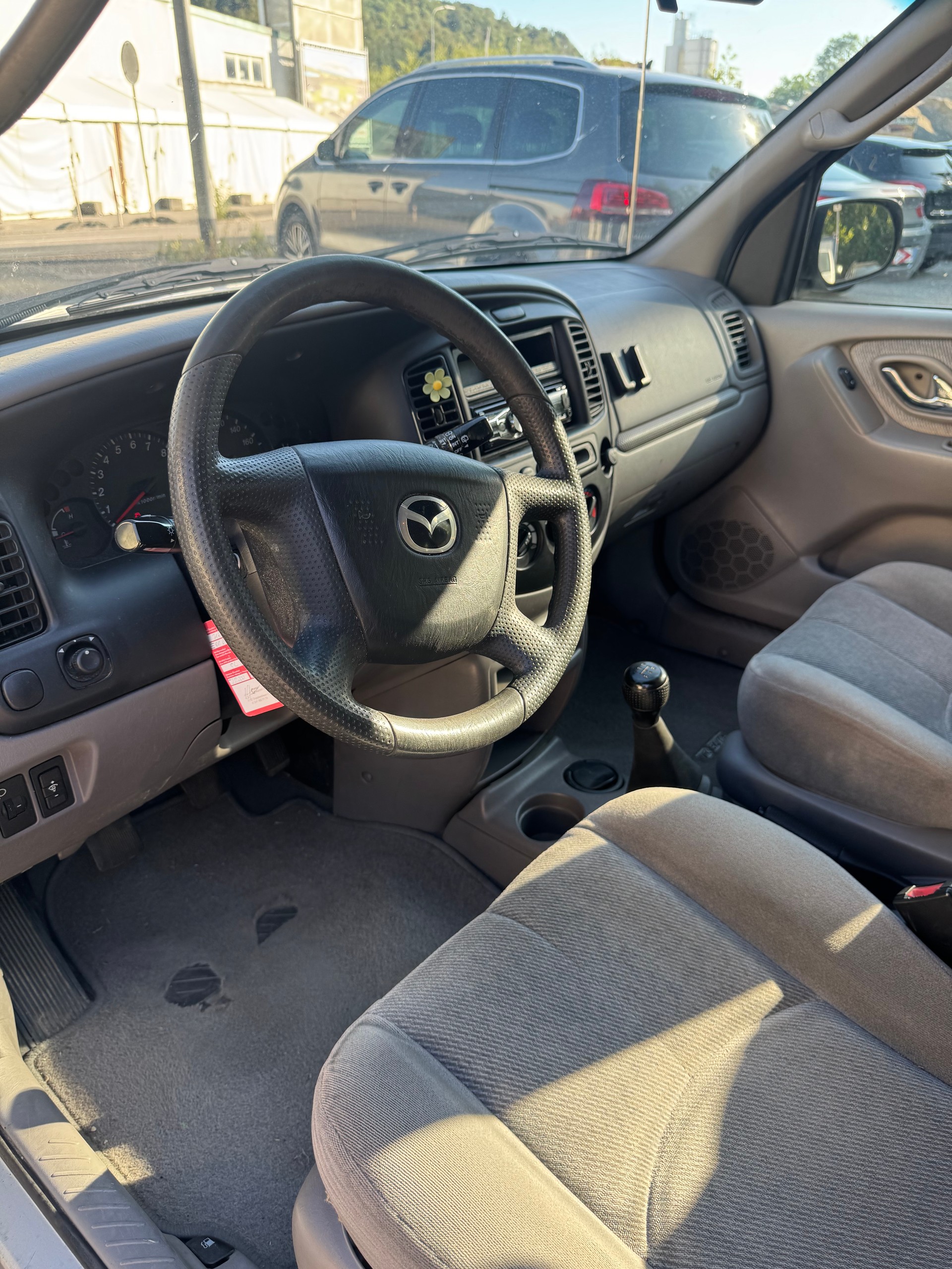 MAZDA Tribute 2.0 16V Comfort-image-12