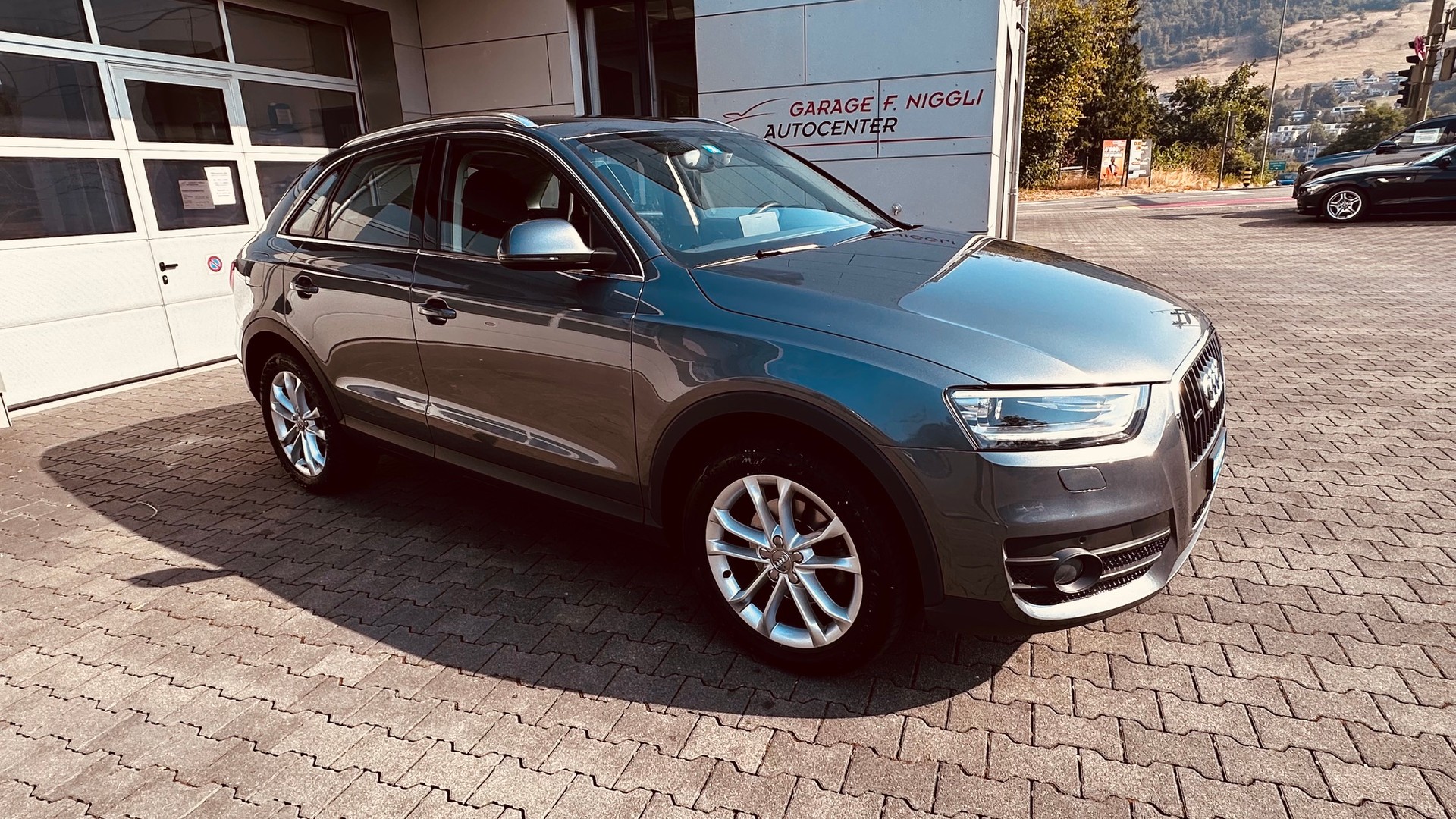 AUDI Q3 2.0 TFSI quattro S-tronic-image-1