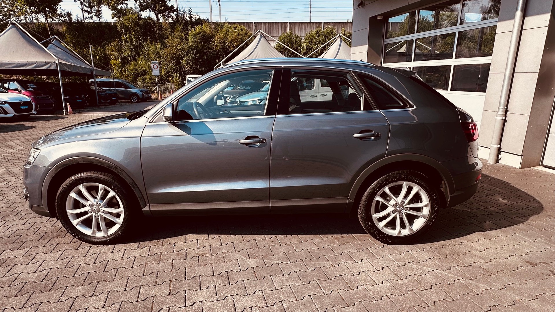 AUDI Q3 2.0 TFSI quattro S-tronic-image-15