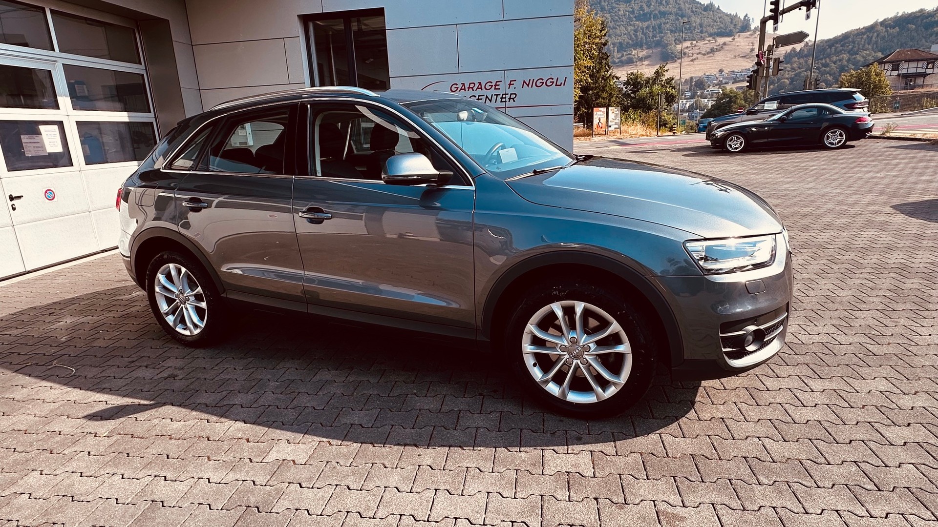 AUDI Q3 2.0 TFSI quattro S-tronic-image-2