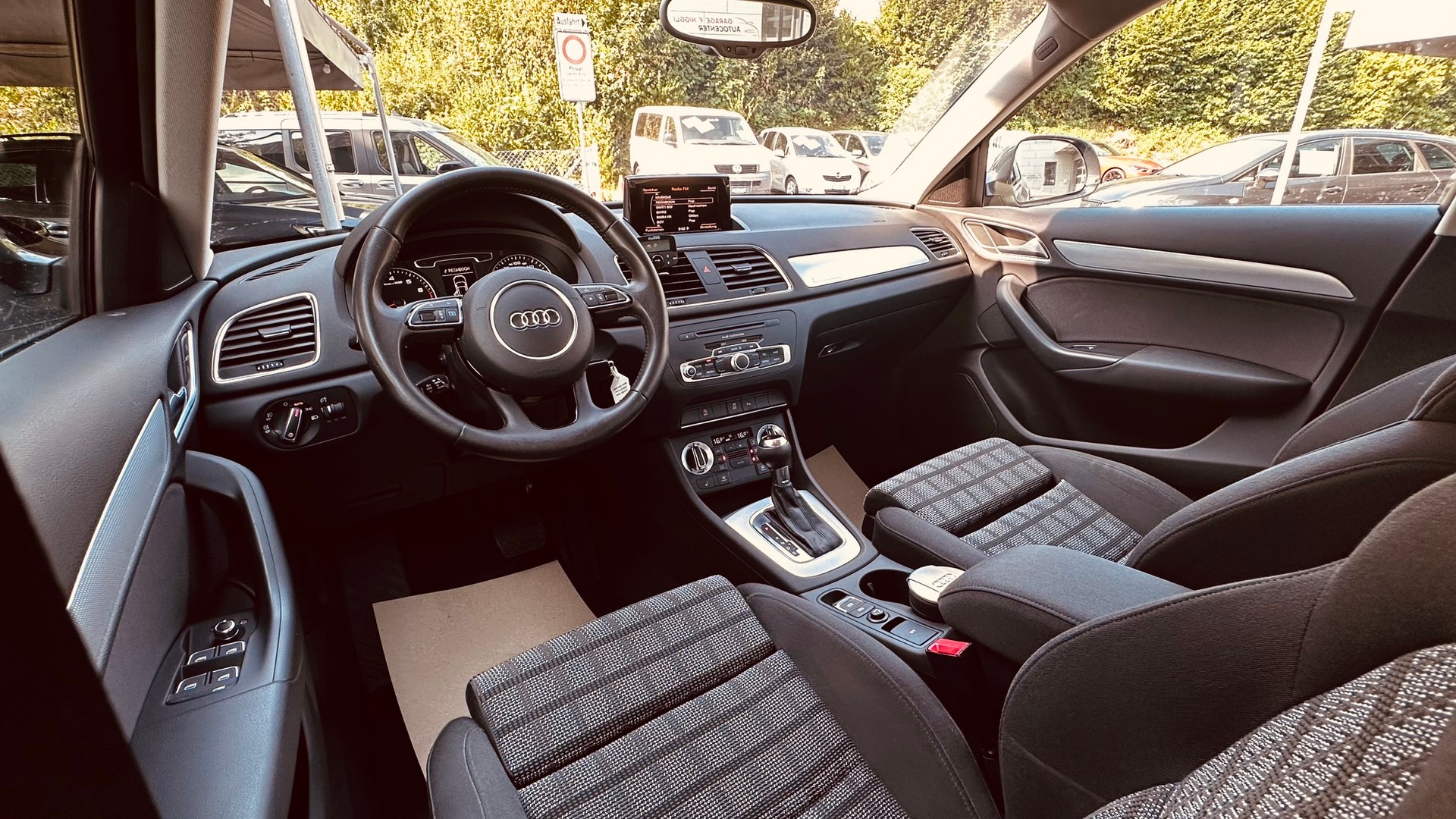 AUDI Q3 2.0 TFSI quattro S-tronic-image-25