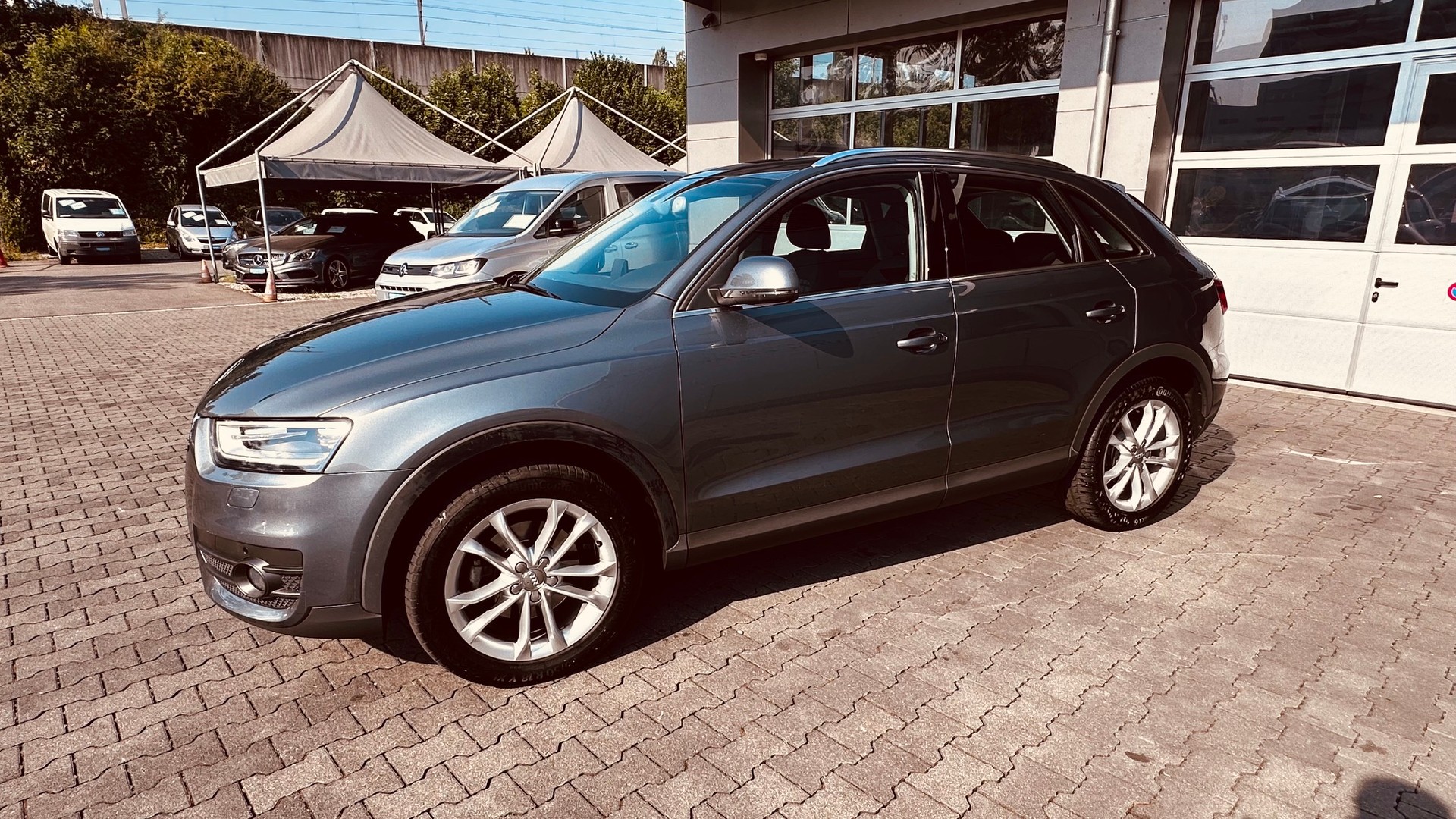 AUDI Q3 2.0 TFSI quattro S-tronic-image-17
