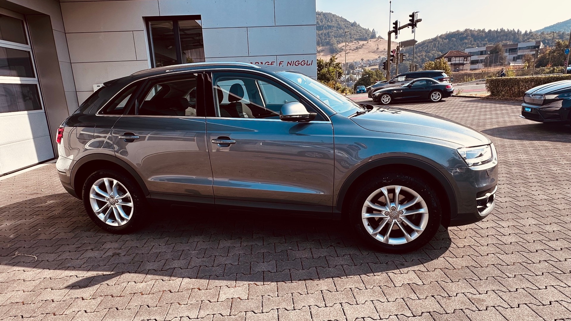 AUDI Q3 2.0 TFSI quattro S-tronic-image-3