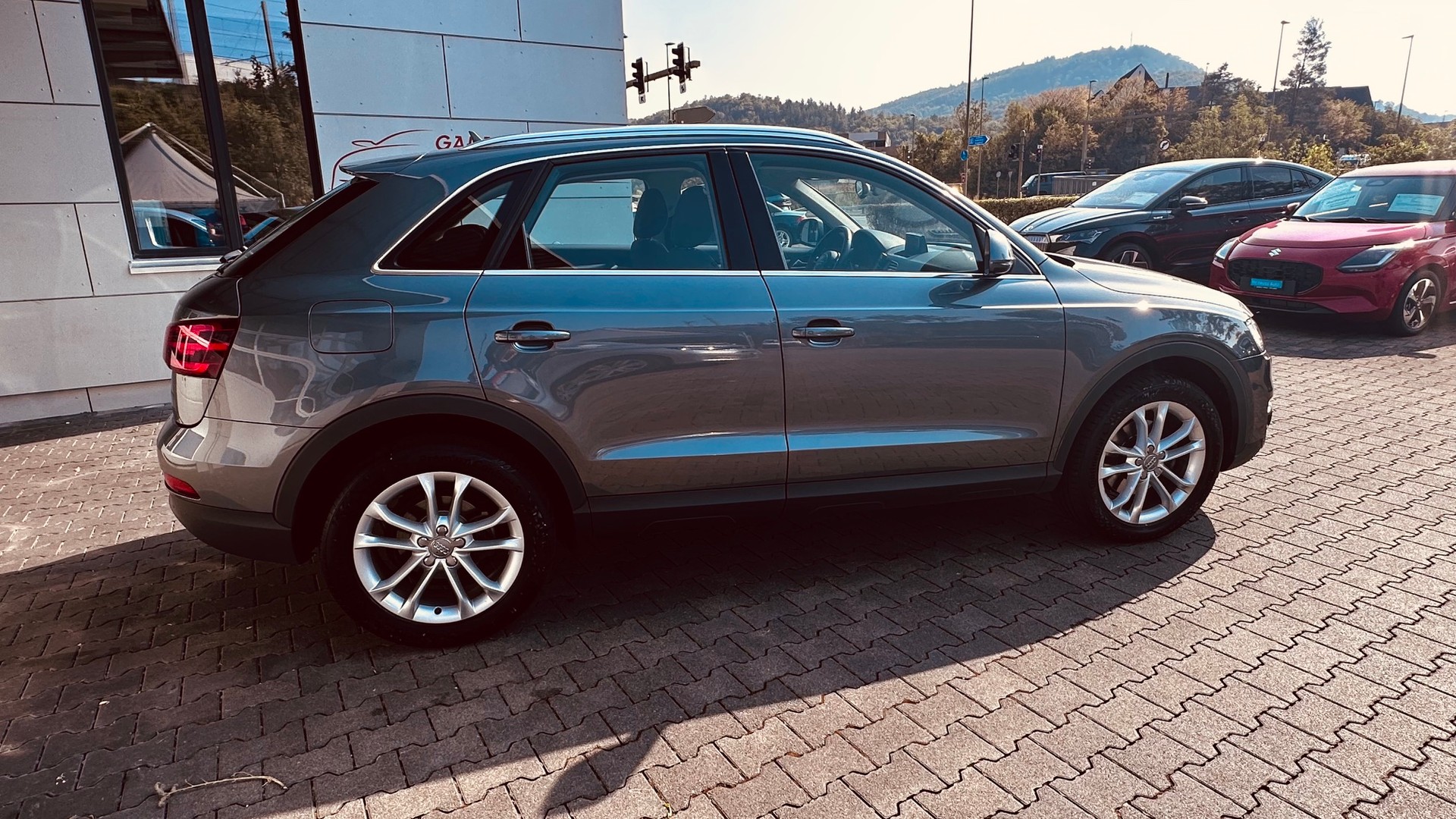 AUDI Q3 2.0 TFSI quattro S-tronic-image-5