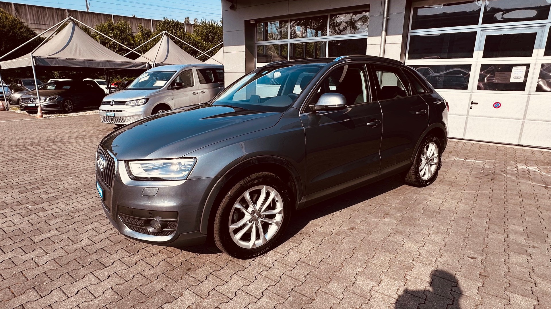 AUDI Q3 2.0 TFSI quattro S-tronic-image-18