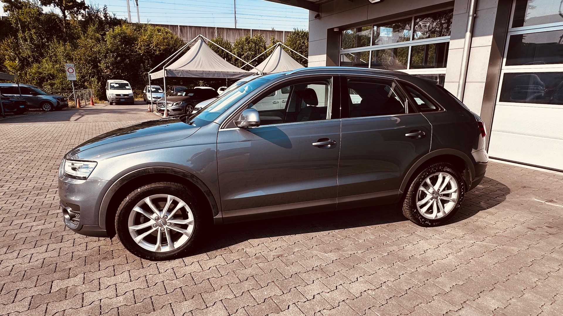 AUDI Q3 2.0 TFSI quattro S-tronic-image-16