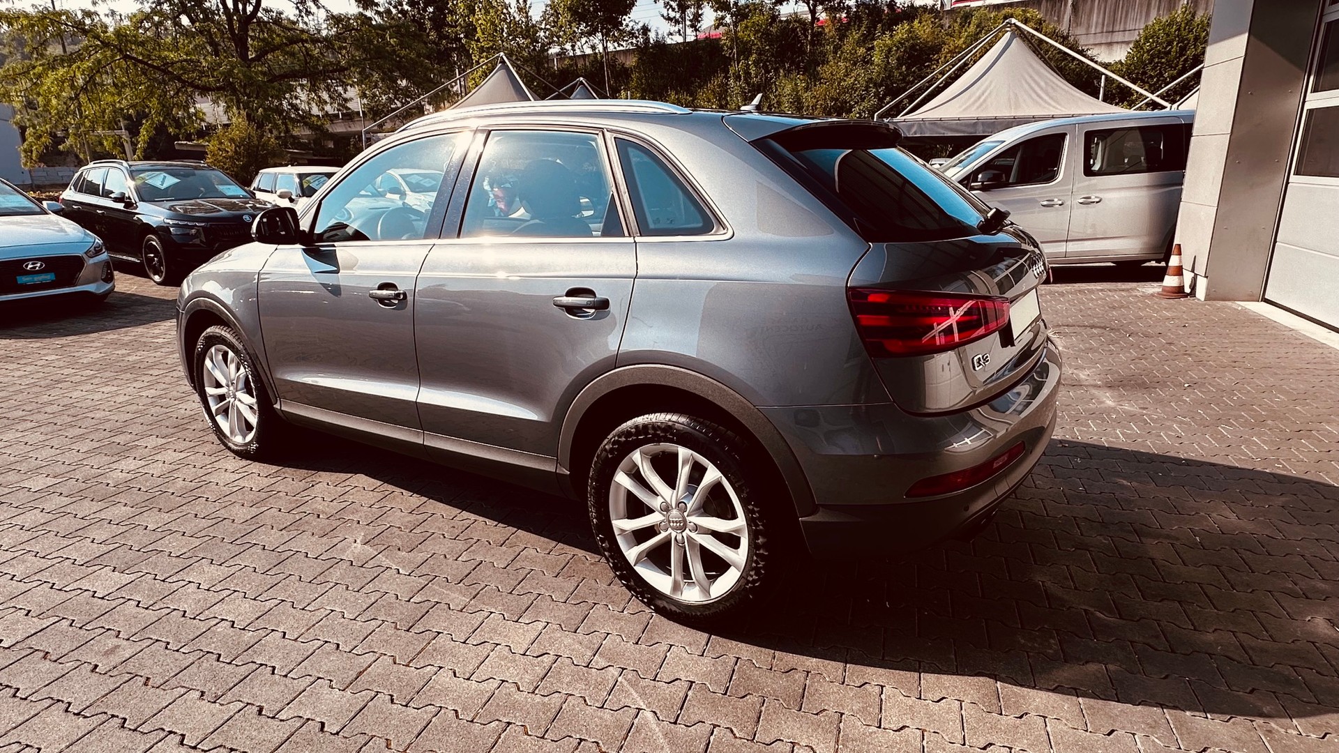 AUDI Q3 2.0 TFSI quattro S-tronic-image-13