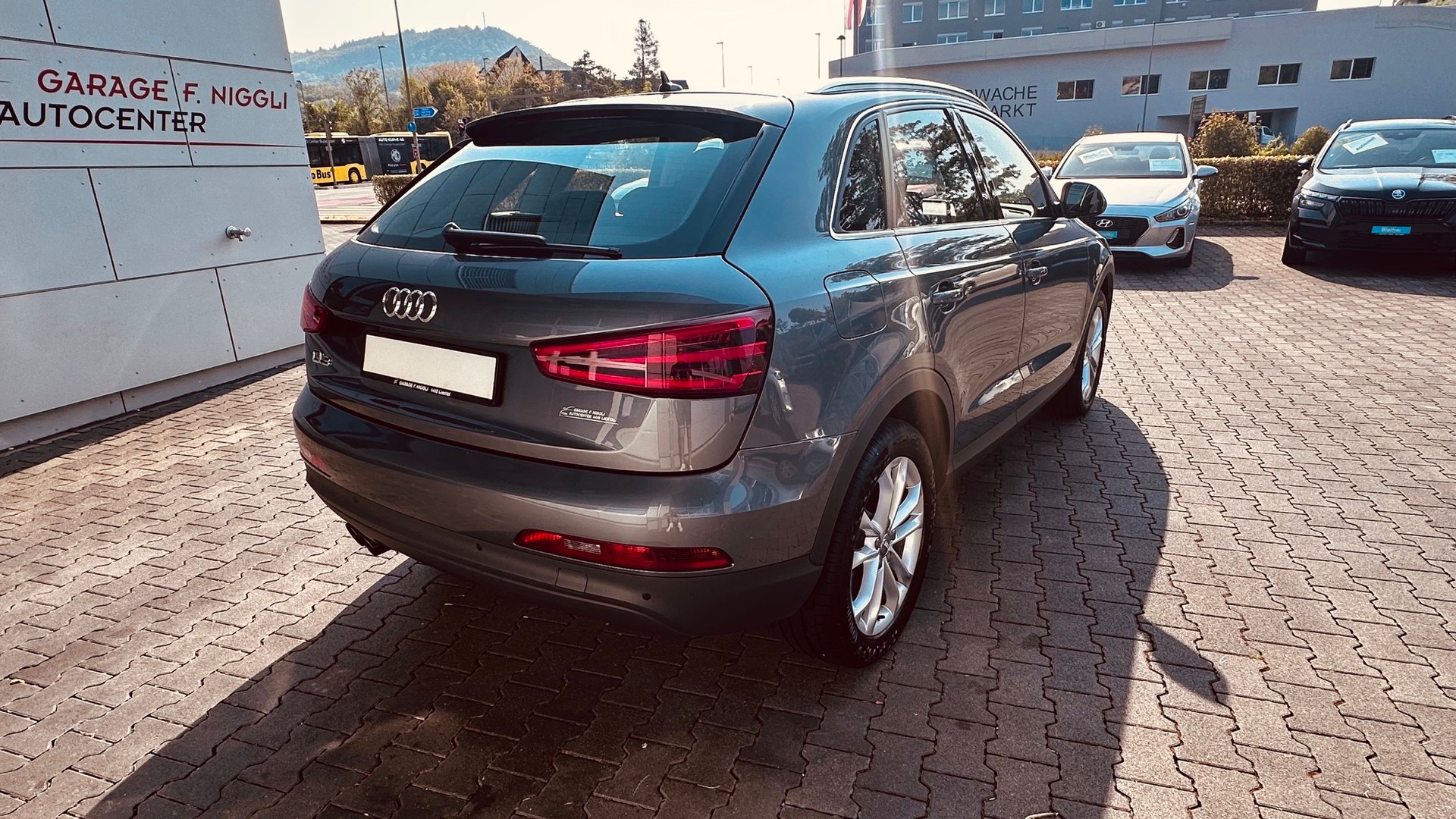 AUDI Q3 2.0 TFSI quattro S-tronic-image-8