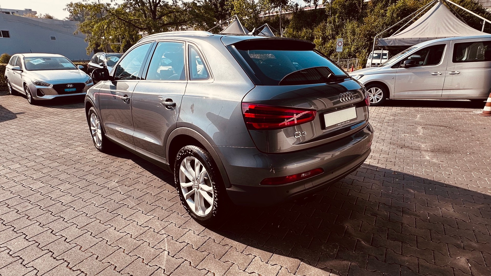 AUDI Q3 2.0 TFSI quattro S-tronic-image-12