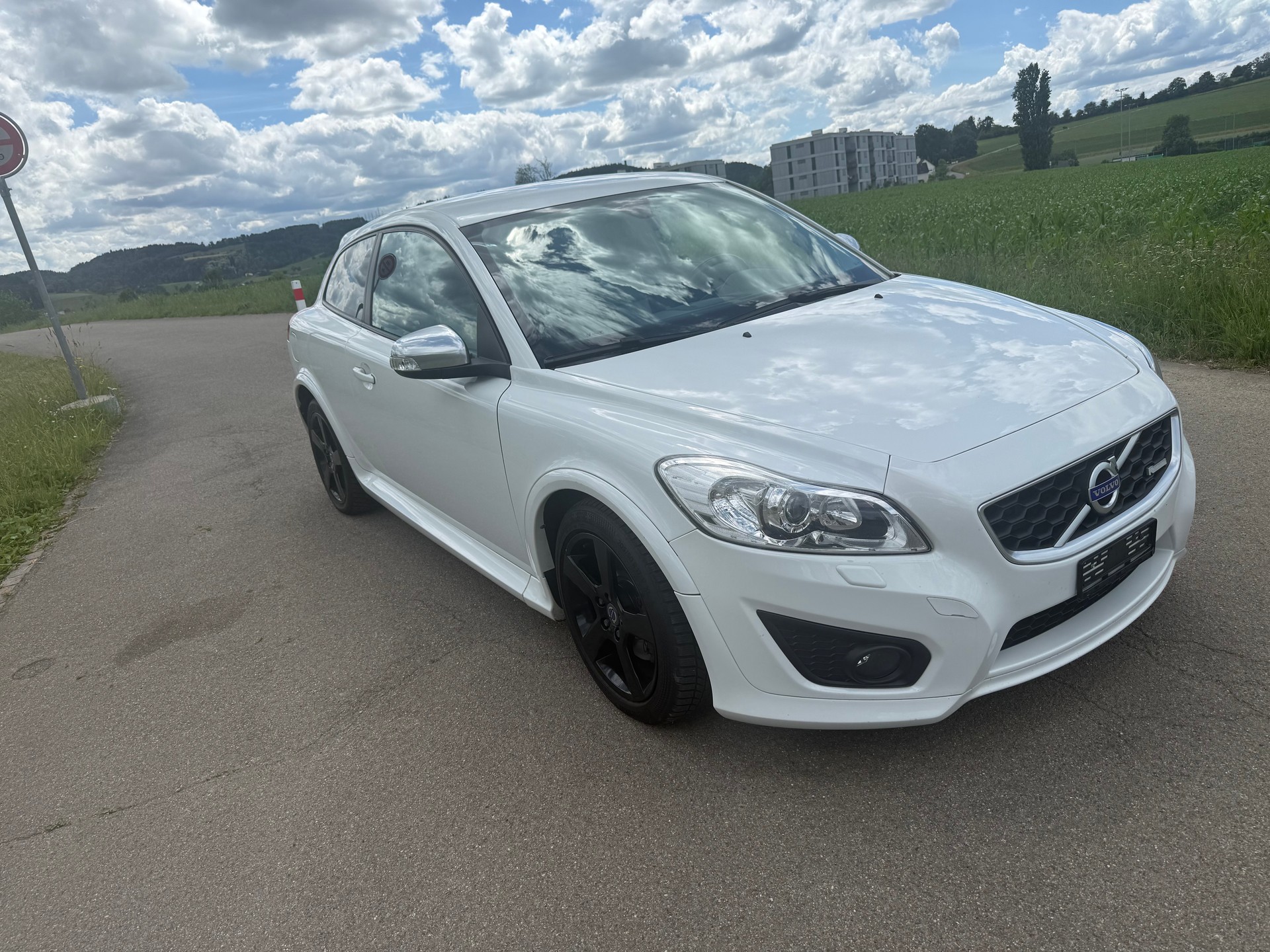 VOLVO C30 D3 R-Design-image-0