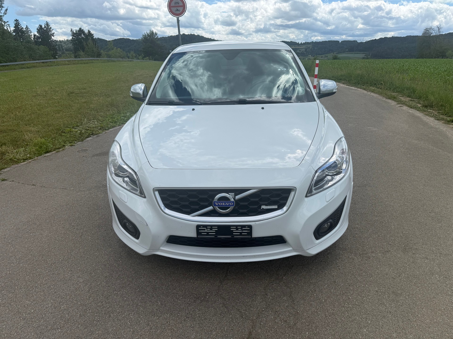 VOLVO C30 D3 R-Design-image-1