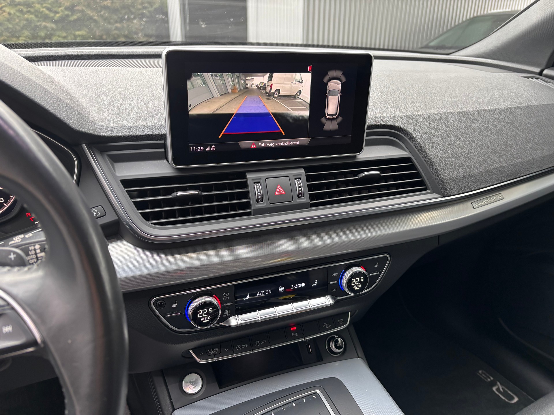 AUDI Q5 2.0 TFSI sport quattro S-tronic-image-11