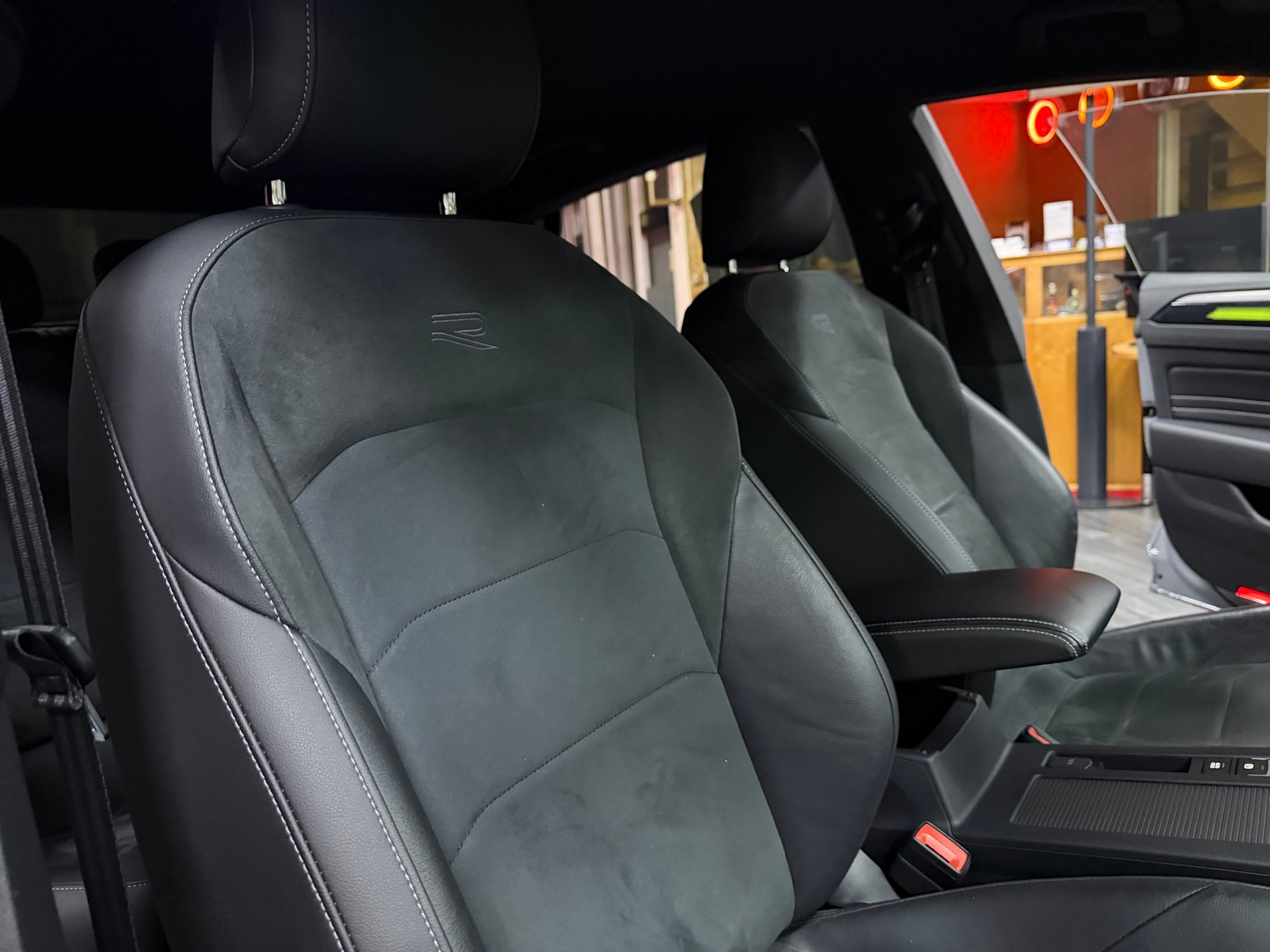 VW Arteon 2.0 TDI R-Line 4Motion DSG / Sitz Masagge / Leasing ab 299.- Monate-image-15
