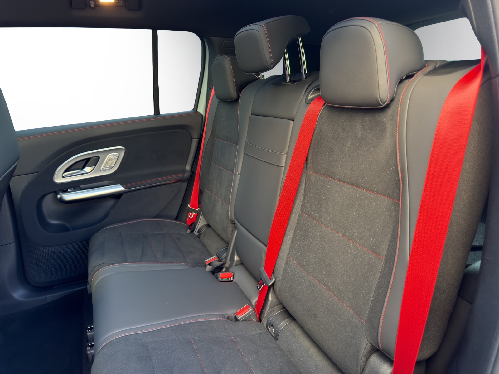 MERCEDES-BENZ GLB 220 4Matic 8G-Tronic-image-10