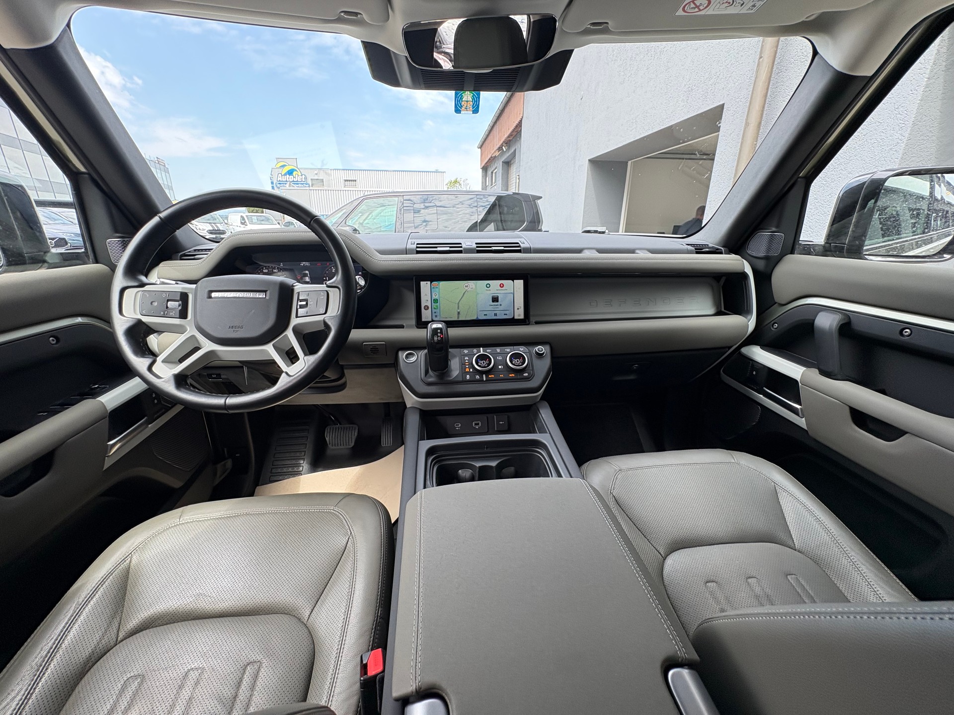 LAND ROVER Defender 110 3.0 D I6 300 S AWD AT8-image-8