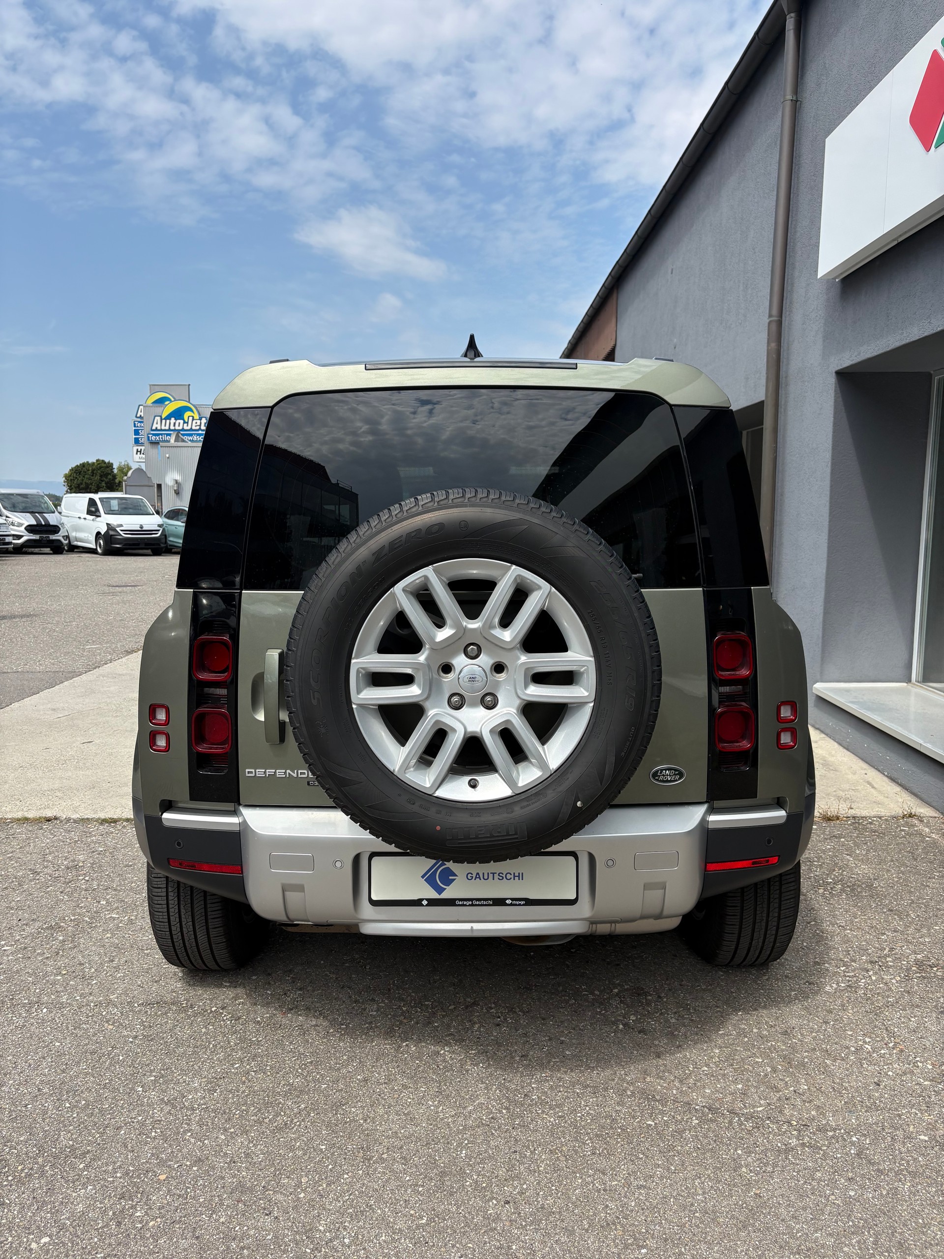 LAND ROVER Defender 110 3.0 D I6 300 S AWD AT8-image-4