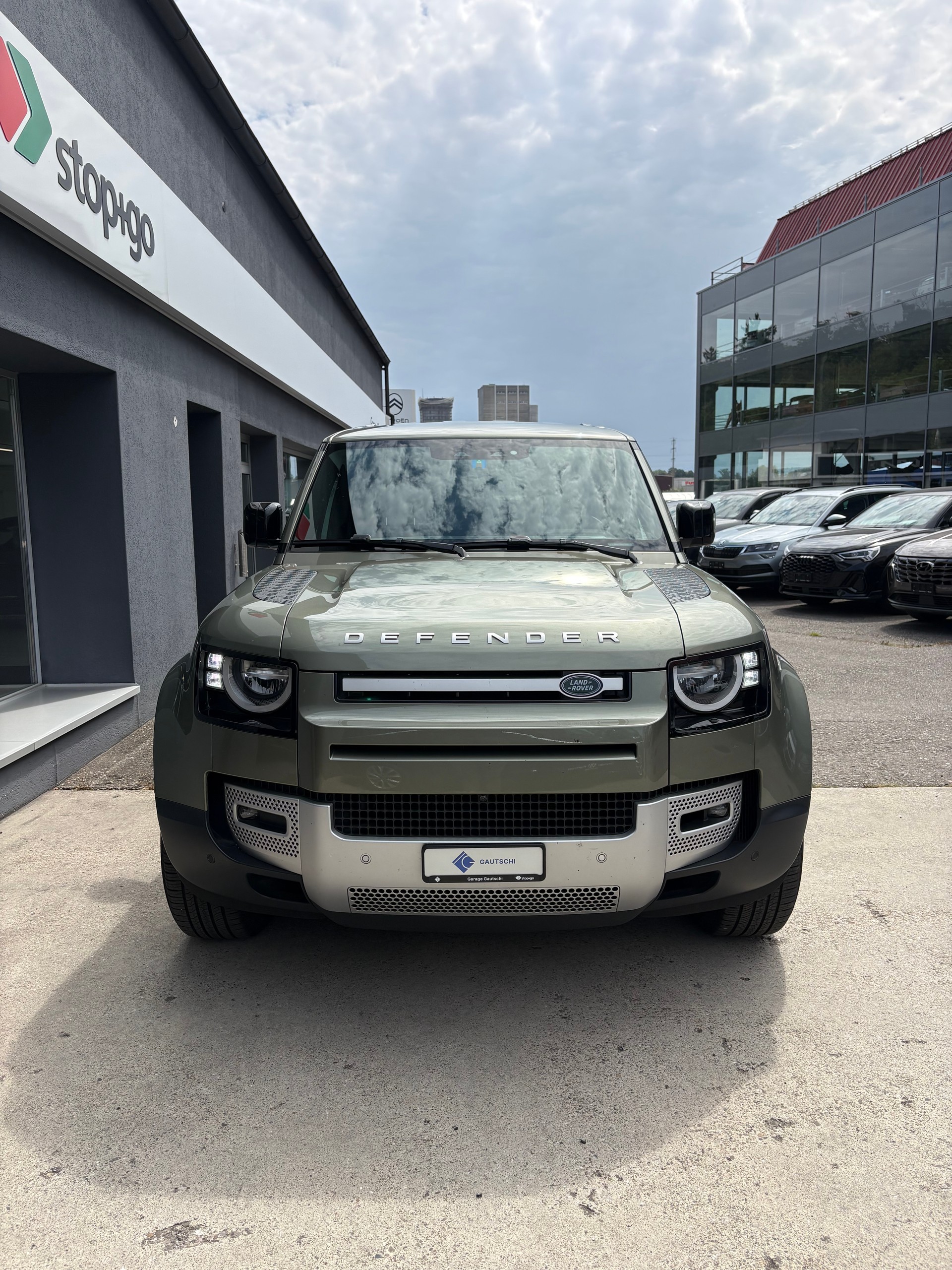 LAND ROVER Defender 110 3.0 D I6 300 S AWD AT8-image-3