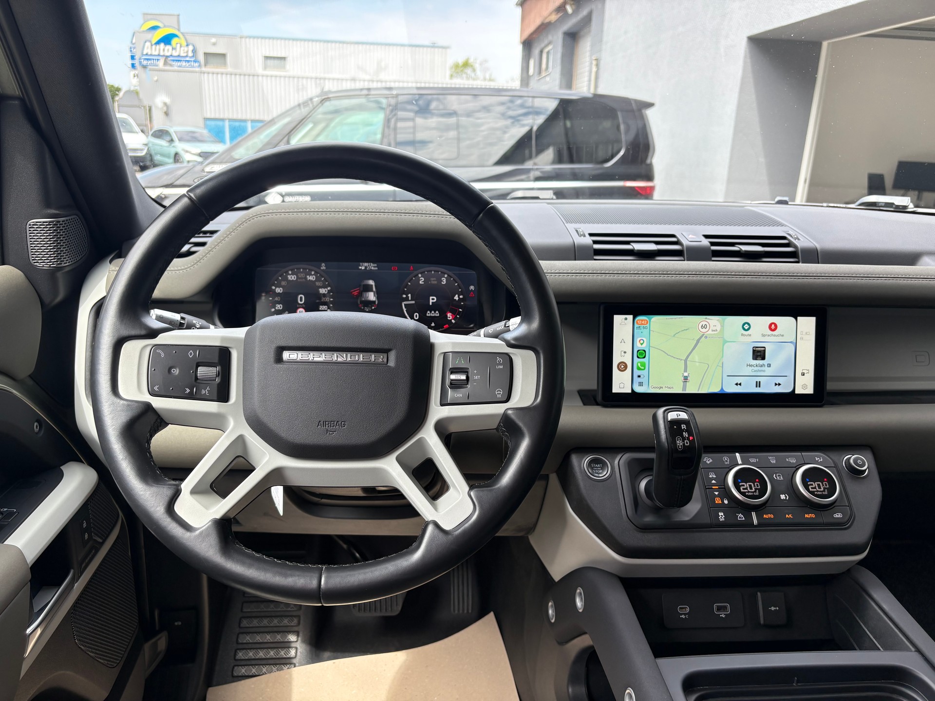 LAND ROVER Defender 110 3.0 D I6 300 S AWD AT8-image-9