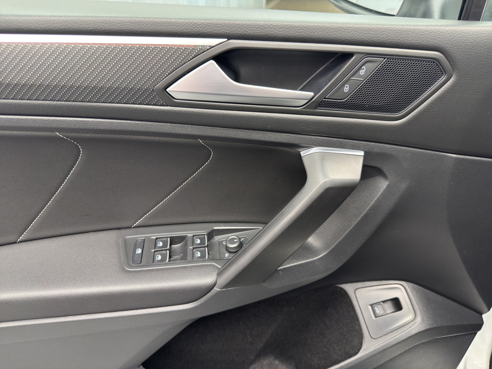 VW Tiguan Allspace 2.0 TSI R-Line DSG-image-14