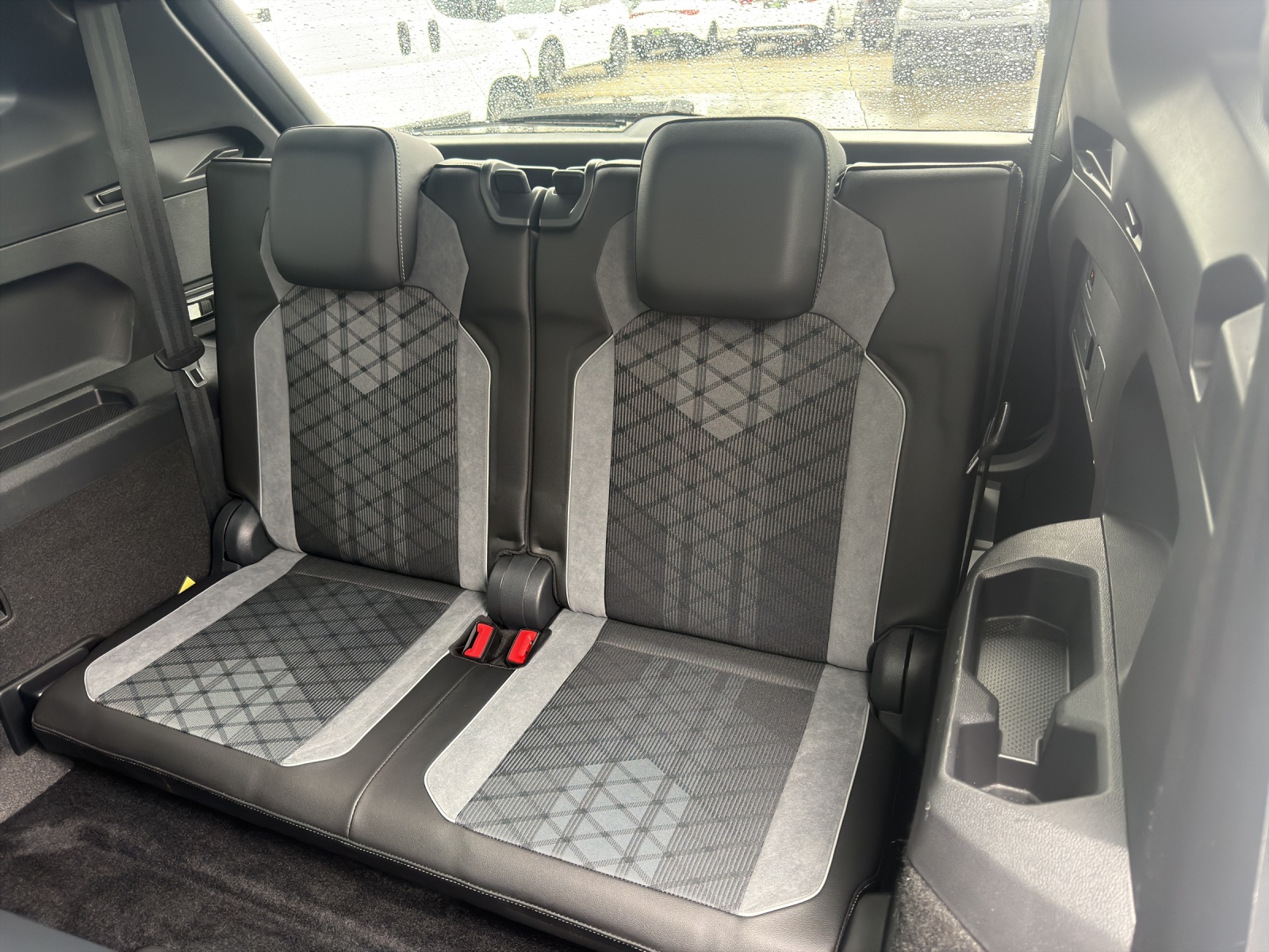 VW Tiguan Allspace 2.0 TSI R-Line DSG-image-16