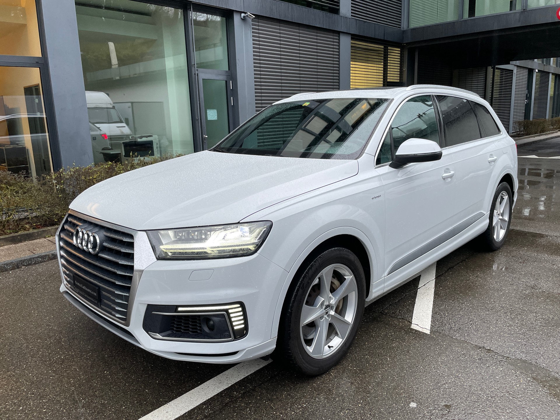 AUDI Q7 e-tron 3.0 TDI quattro tiptronic