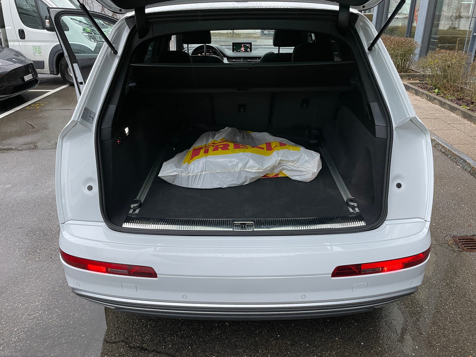 AUDI Q7 e-tron 3.0 TDI quattro tiptronic-image-4