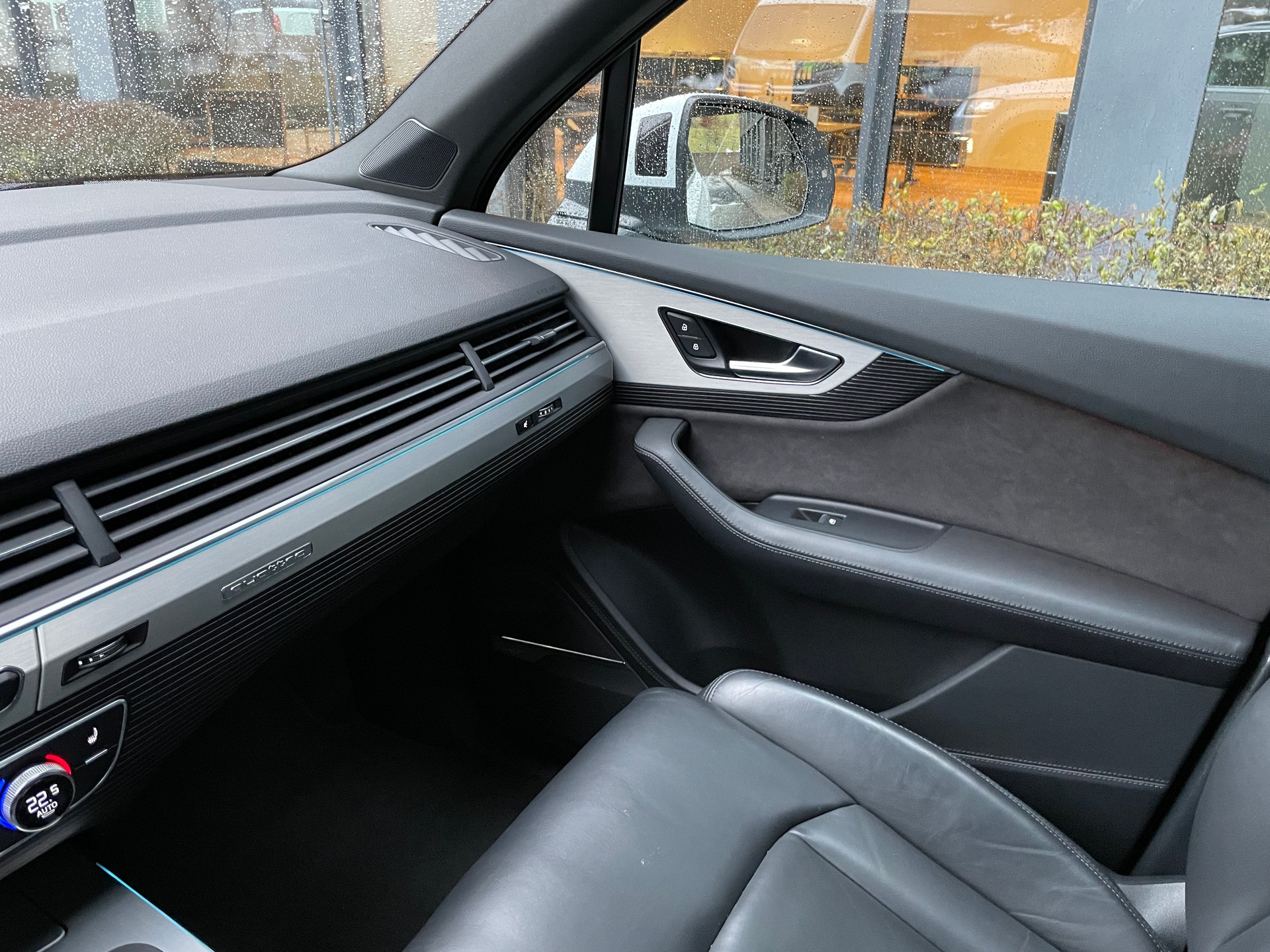 AUDI Q7 e-tron 3.0 TDI quattro tiptronic-image-24