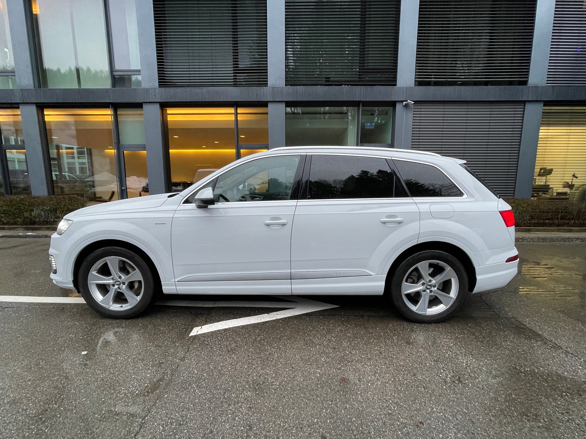 AUDI Q7 e-tron 3.0 TDI quattro tiptronic-showroom-element-1