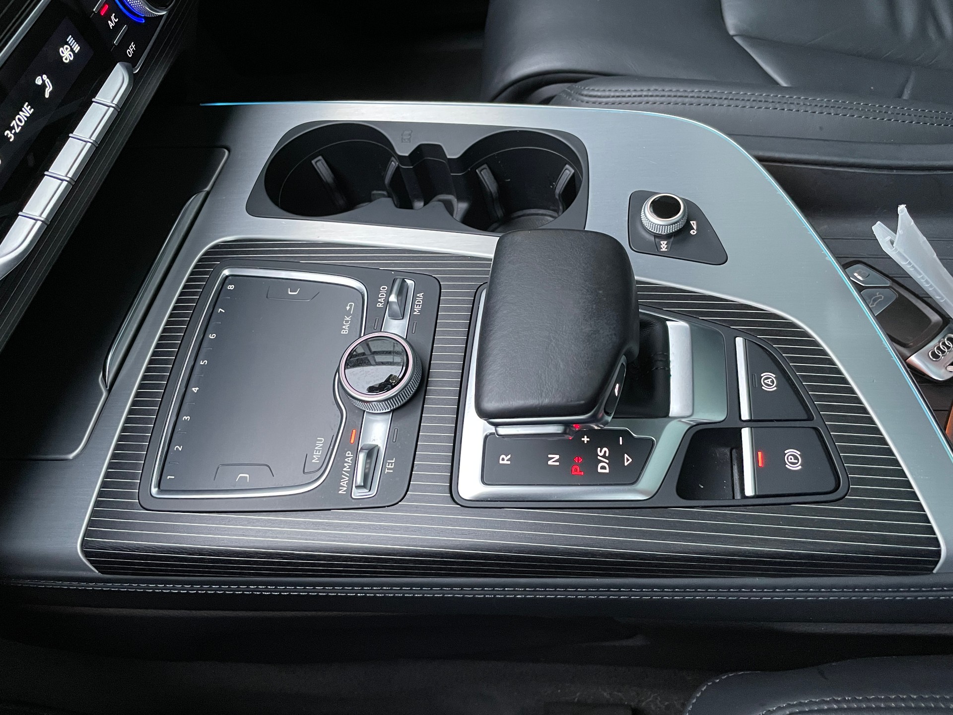 AUDI Q7 e-tron 3.0 TDI quattro tiptronic-image-25