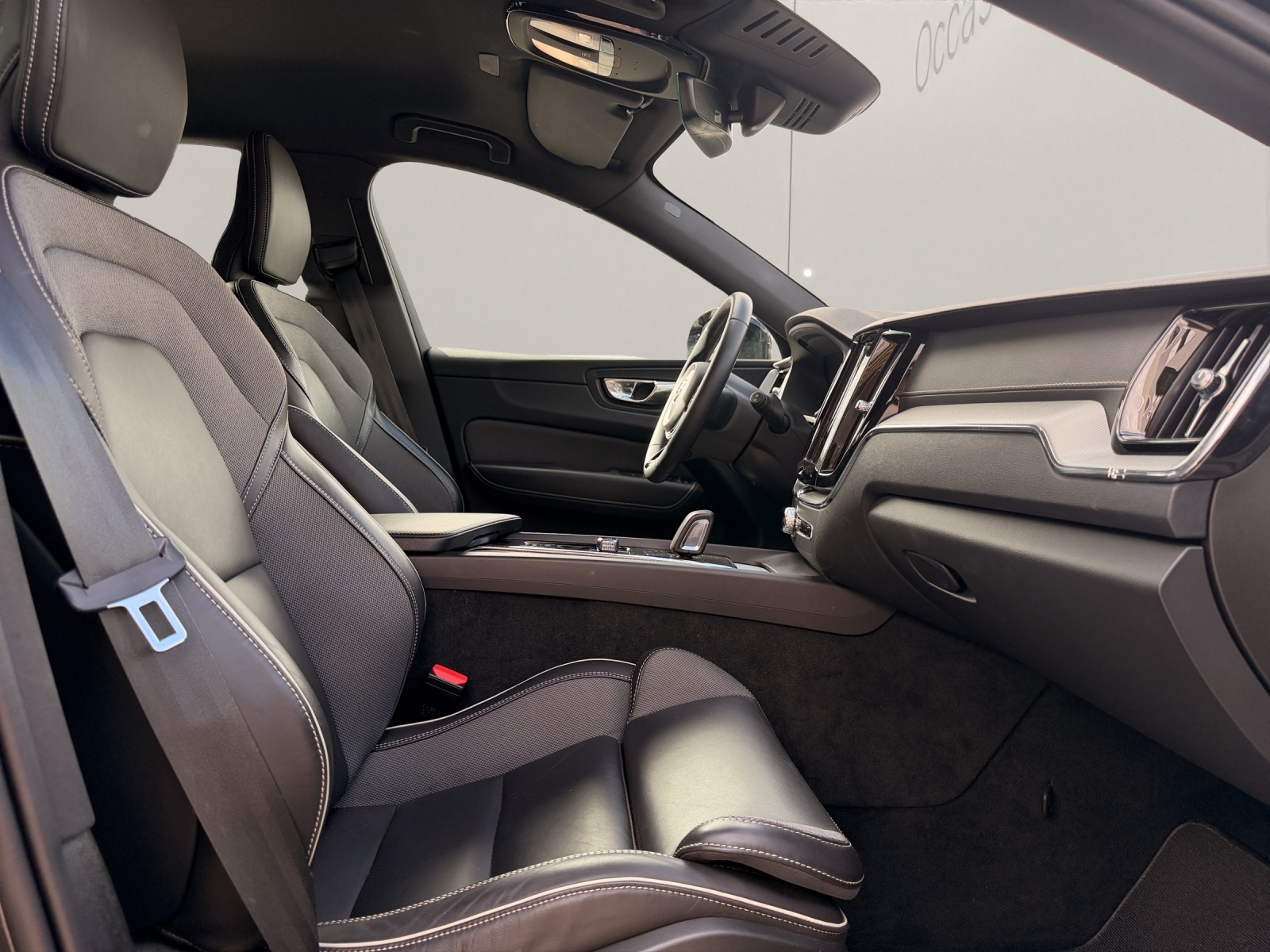 VOLVO XC60 2.0 B5 MH R-Design AWD-image-9
