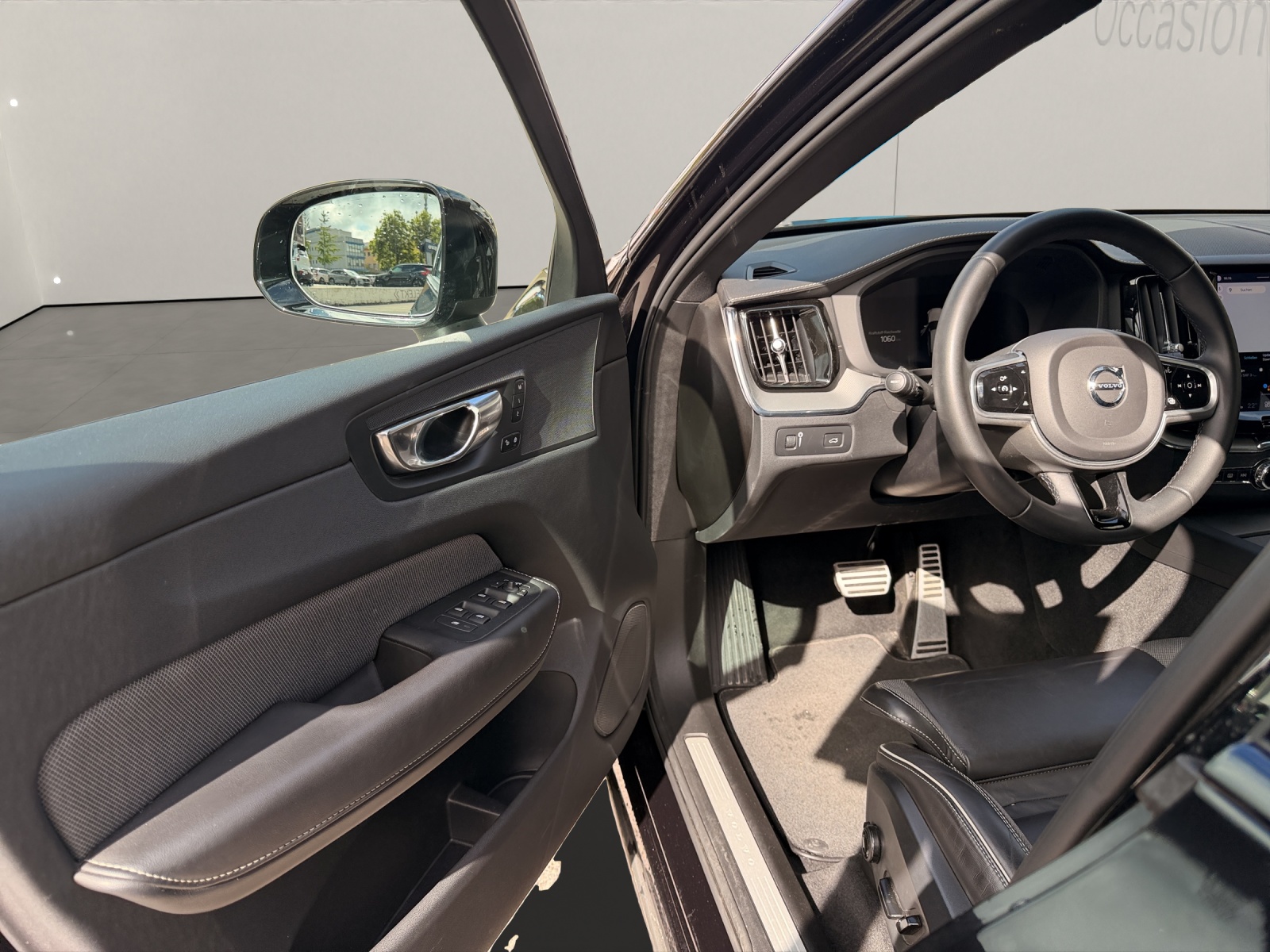 VOLVO XC60 2.0 B5 MH R-Design AWD-image-7