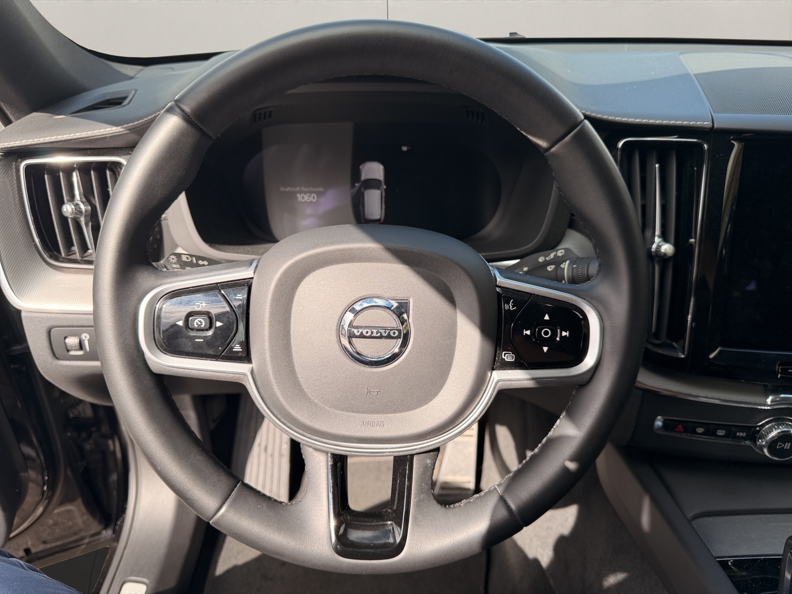 VOLVO XC60 2.0 B5 MH R-Design AWD-image-13
