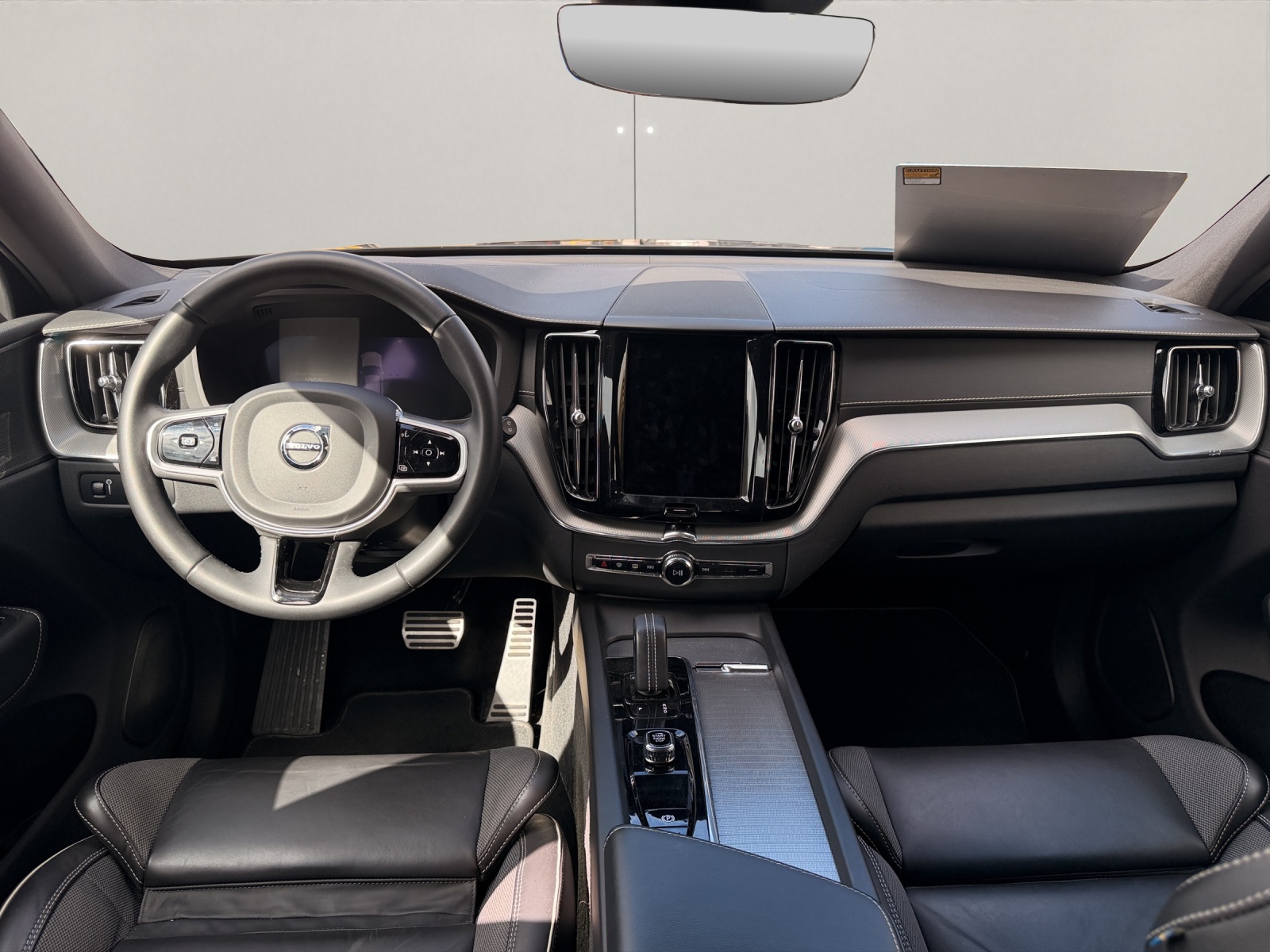 VOLVO XC60 2.0 B5 MH R-Design AWD-image-12