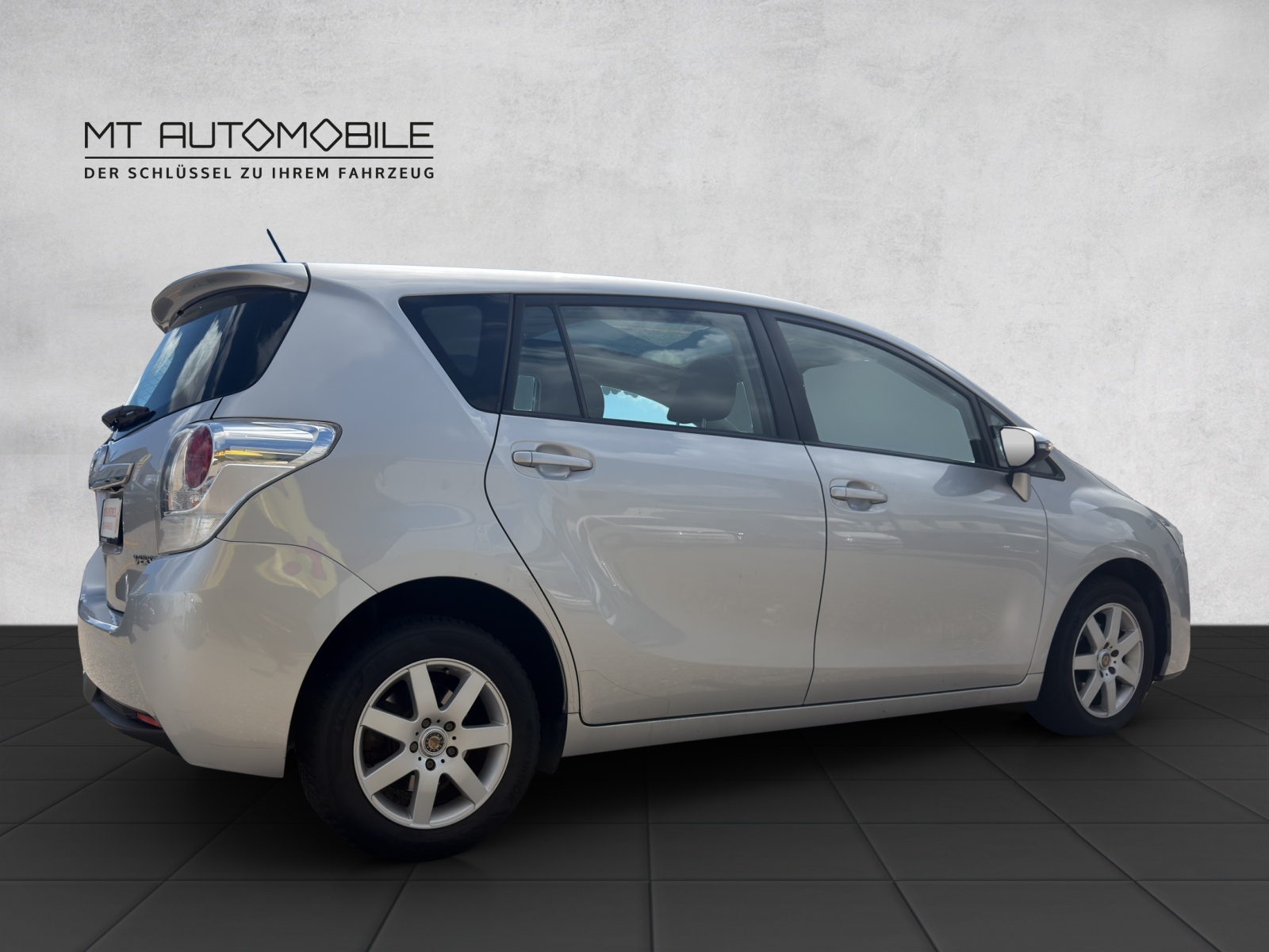 TOYOTA Verso 2.0 D-4D Sol-image-4