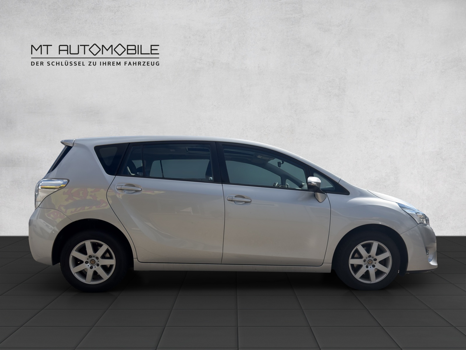 TOYOTA Verso 2.0 D-4D Sol-image-6