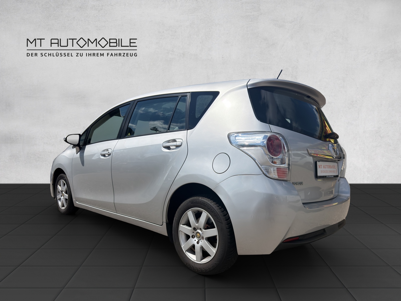 TOYOTA Verso 2.0 D-4D Sol-showroom-element-2