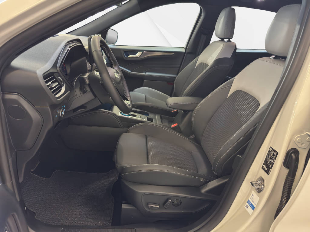 FORD Kuga 2.5 Hybrid Sound Edition 4x4-image-4