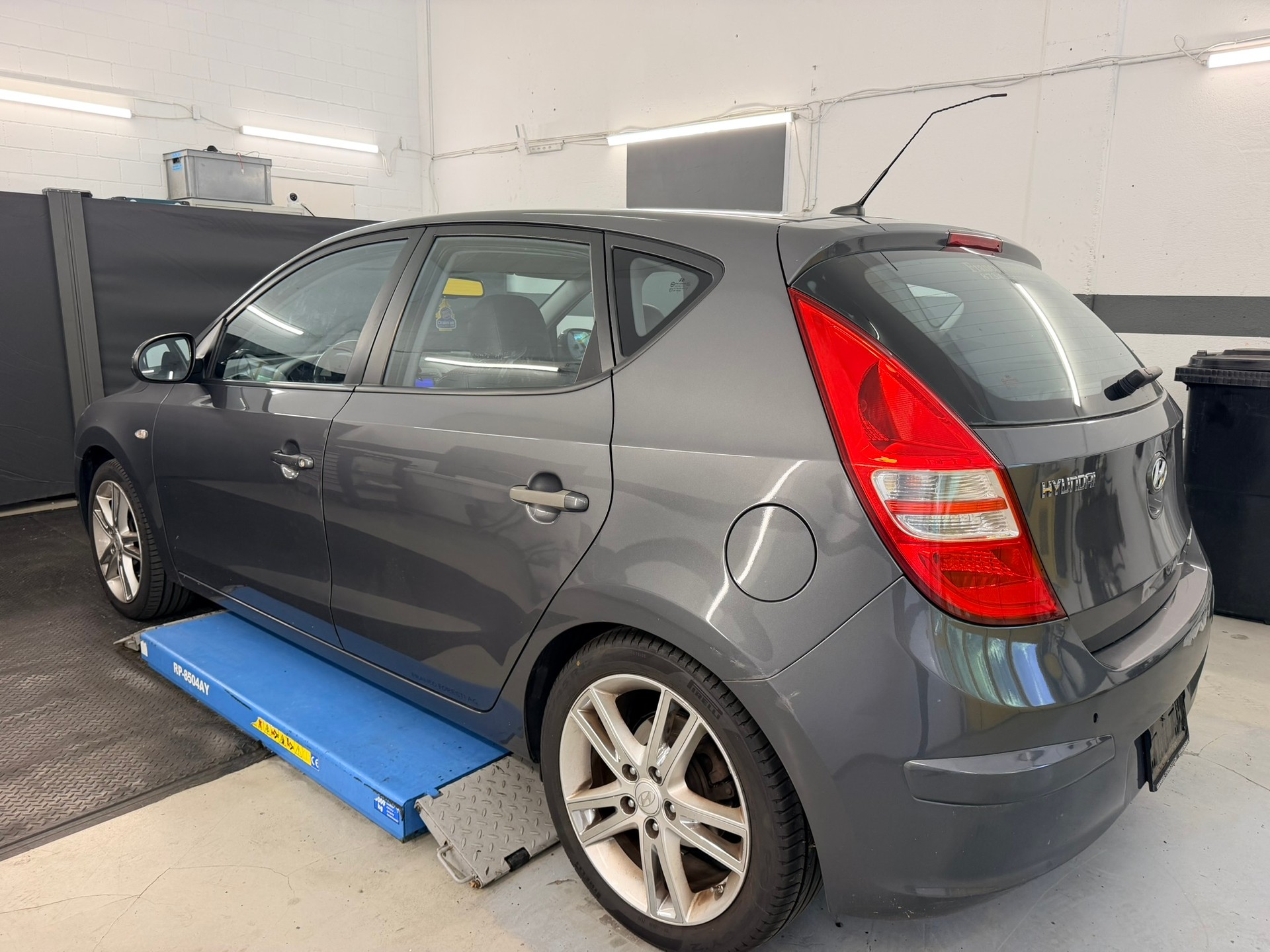 HYUNDAI i30 2.0 Premium Automatic-image-5