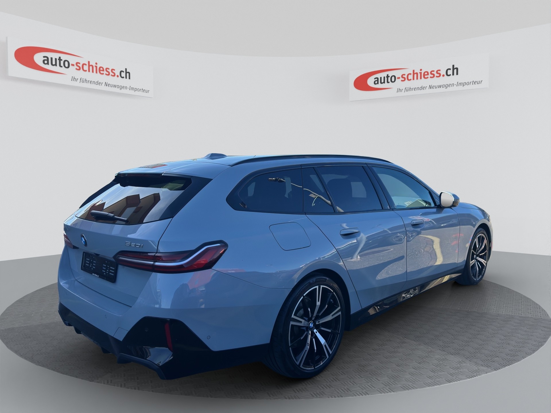 BMW 520i sDrive 48V Touring M Sport Steptronic-image-1