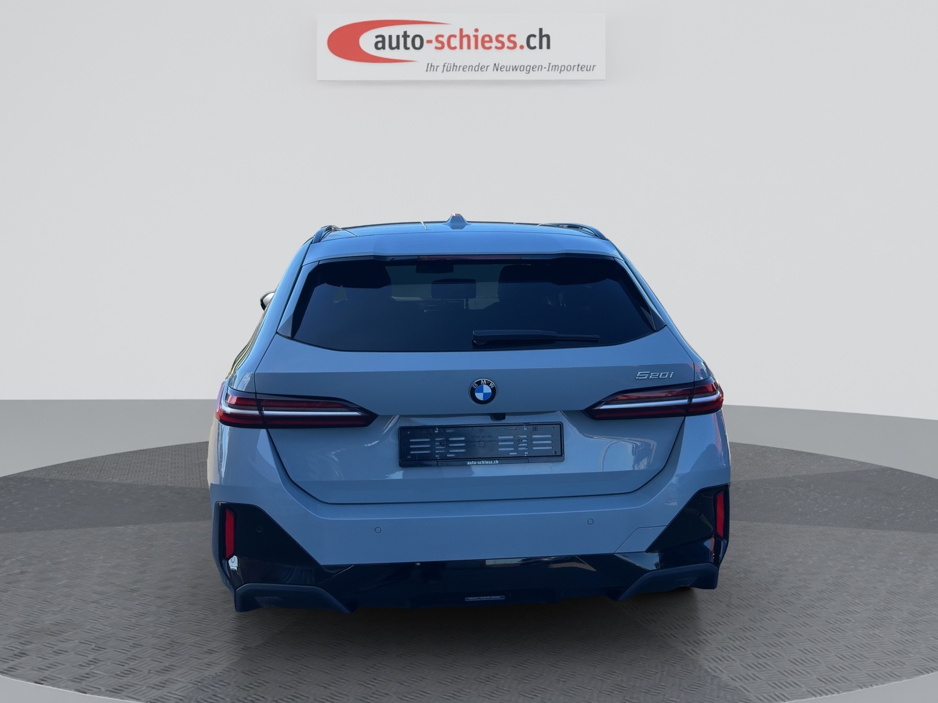 BMW 520i sDrive 48V Touring M Sport Steptronic-image-4