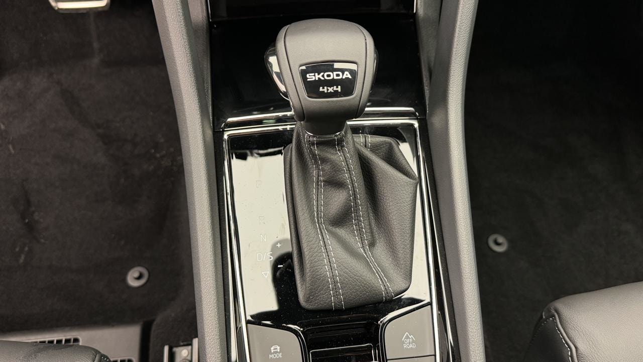 SKODA Karoq 2.0 TSI SportLine 4x4 DSG-image-10