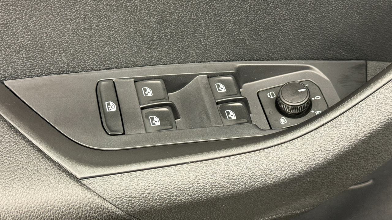 SKODA Karoq 2.0 TSI SportLine 4x4 DSG-image-8