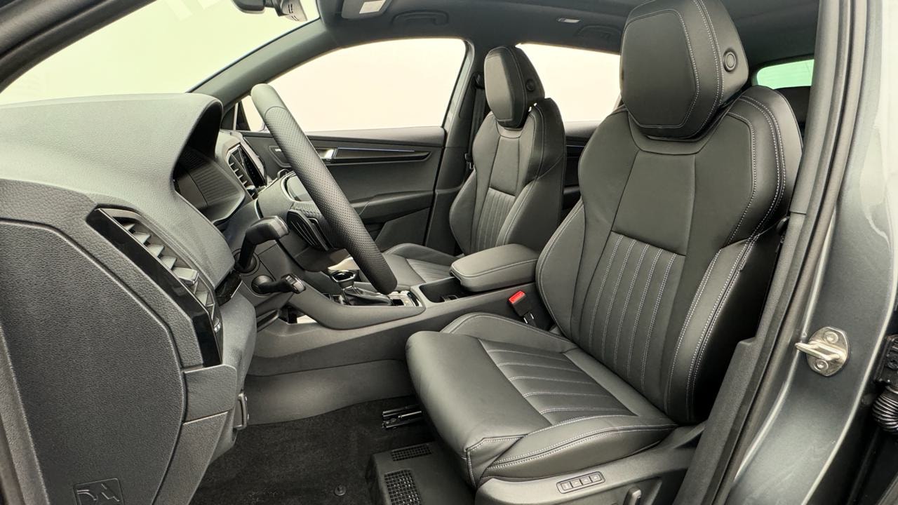 SKODA Karoq 2.0 TSI SportLine 4x4 DSG-image-4