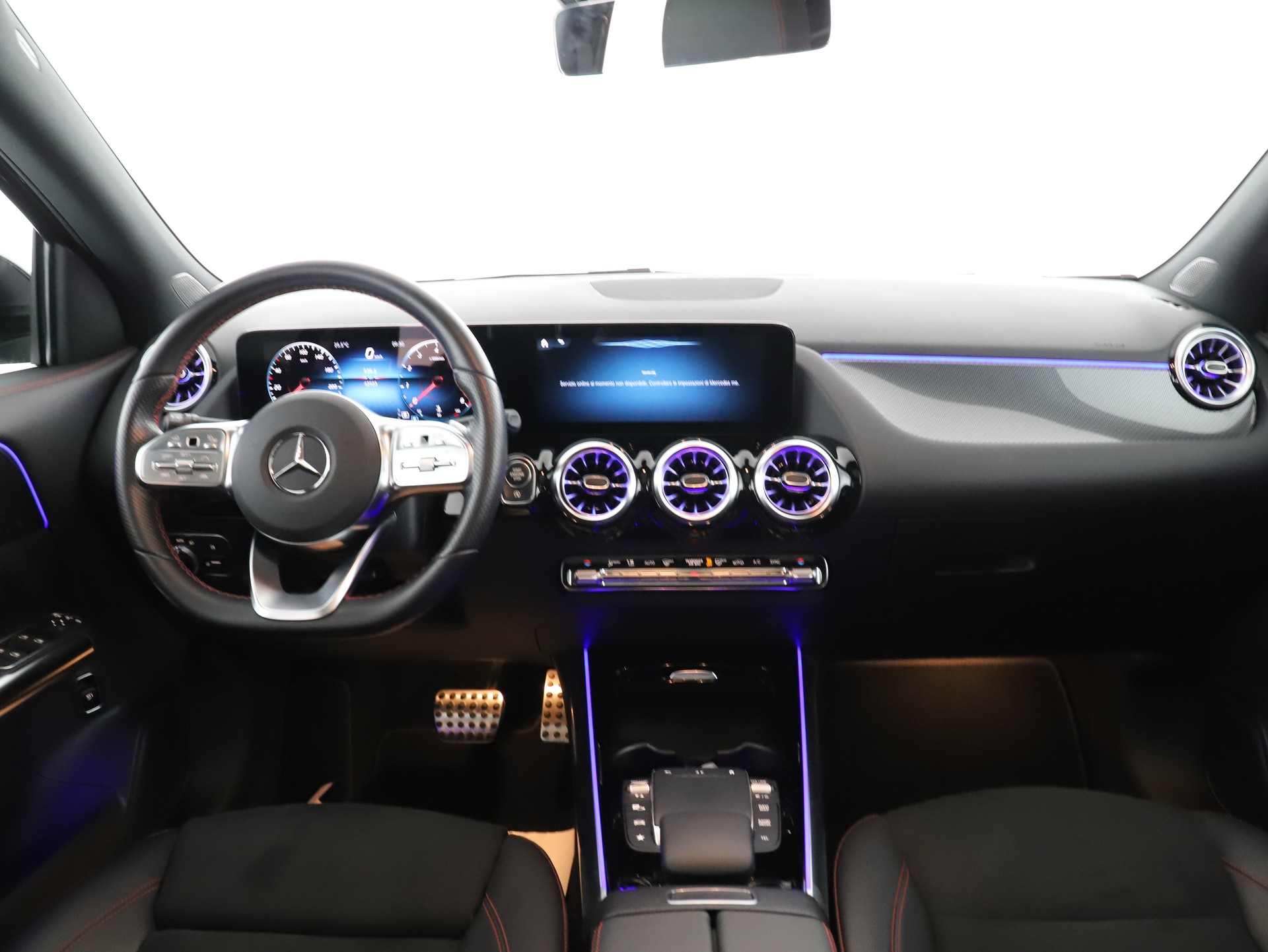 MERCEDES-BENZ GLA 200 AMG Line-image-11
