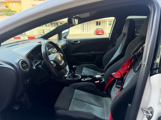 SEAT Leon 2.0 TSI Cupra R-image-6