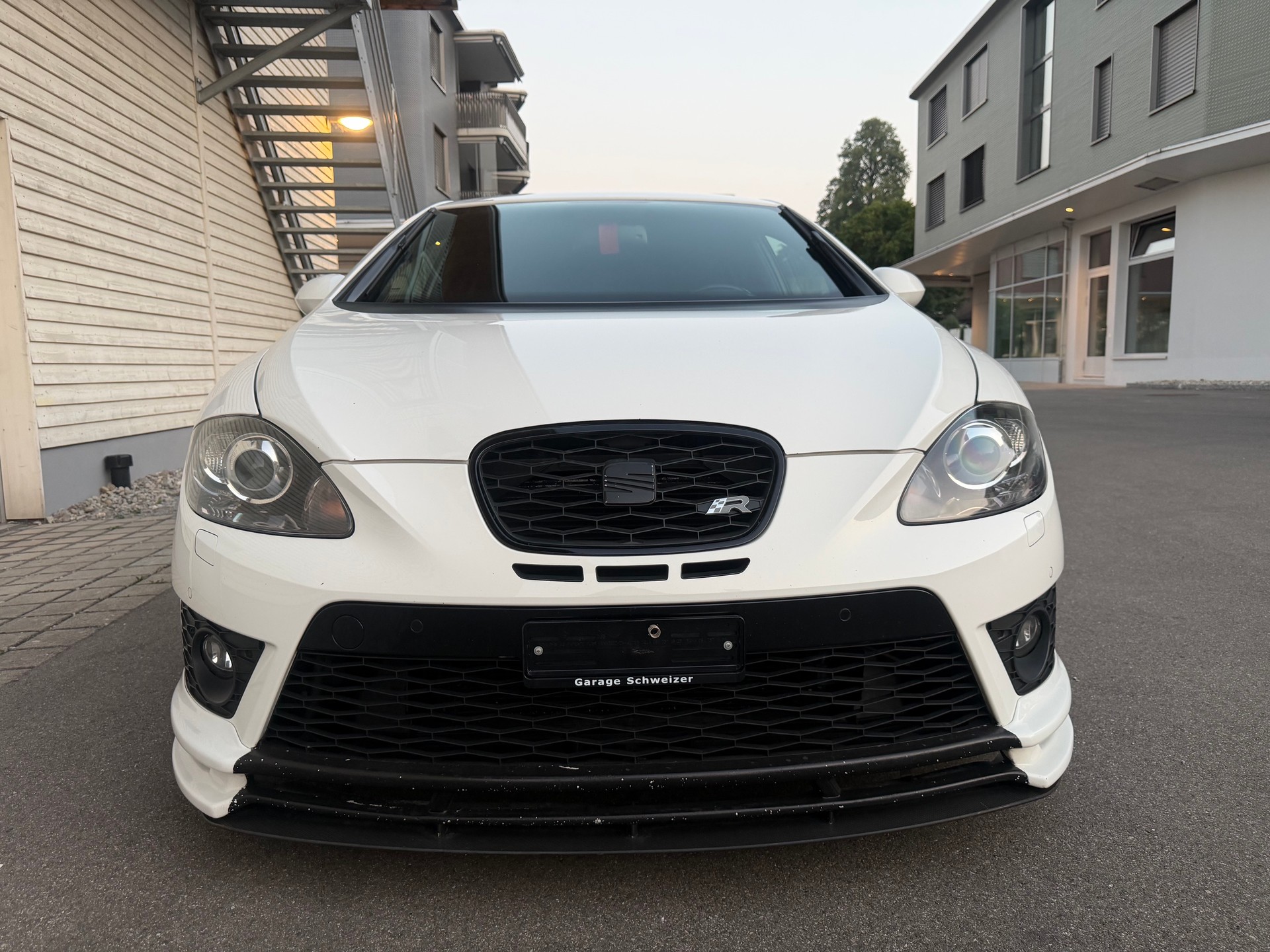 SEAT Leon 2.0 TSI Cupra R-image-0