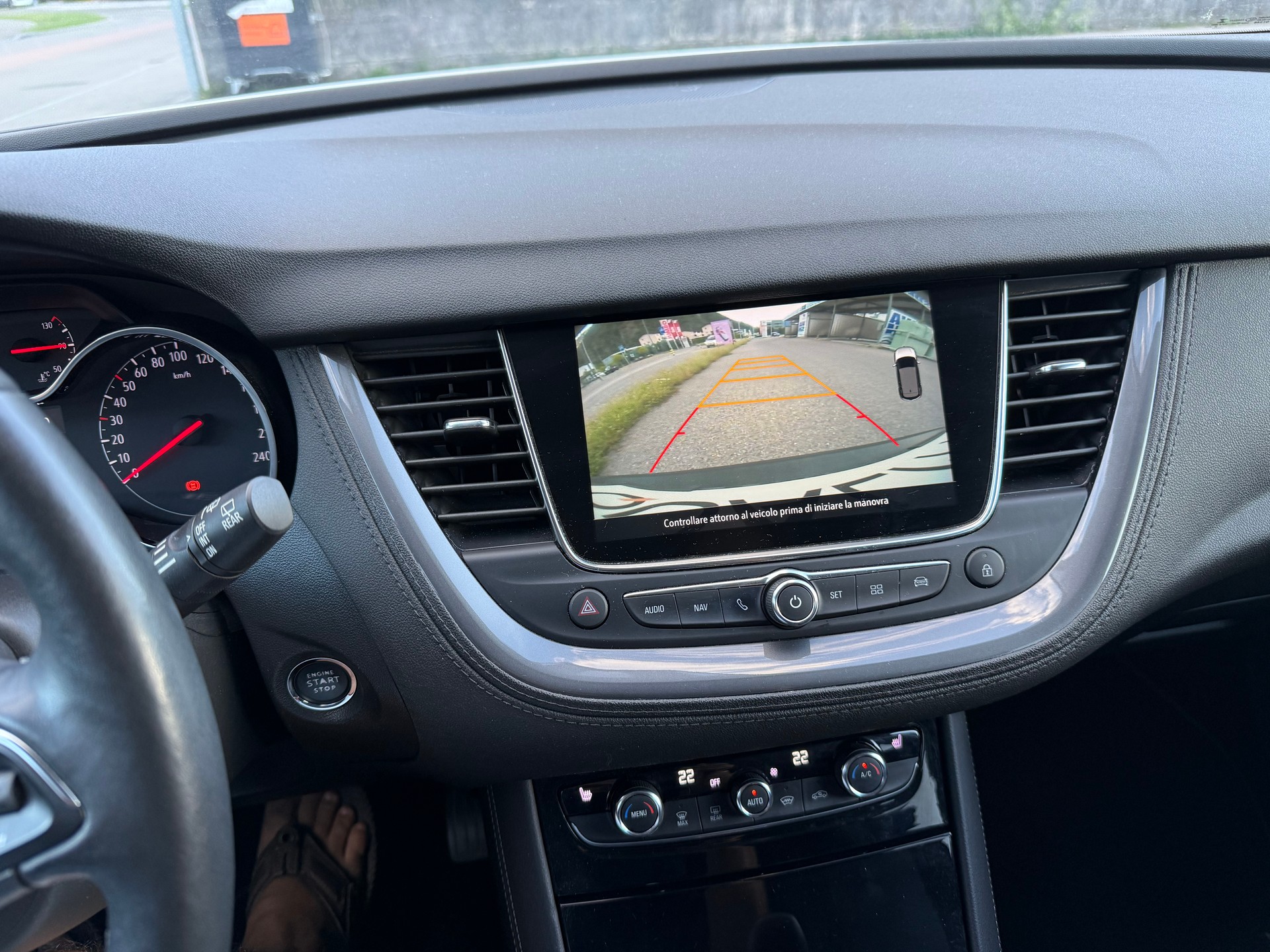 OPEL Grandland X 1.2i TP Ultimate Automatik-image-12