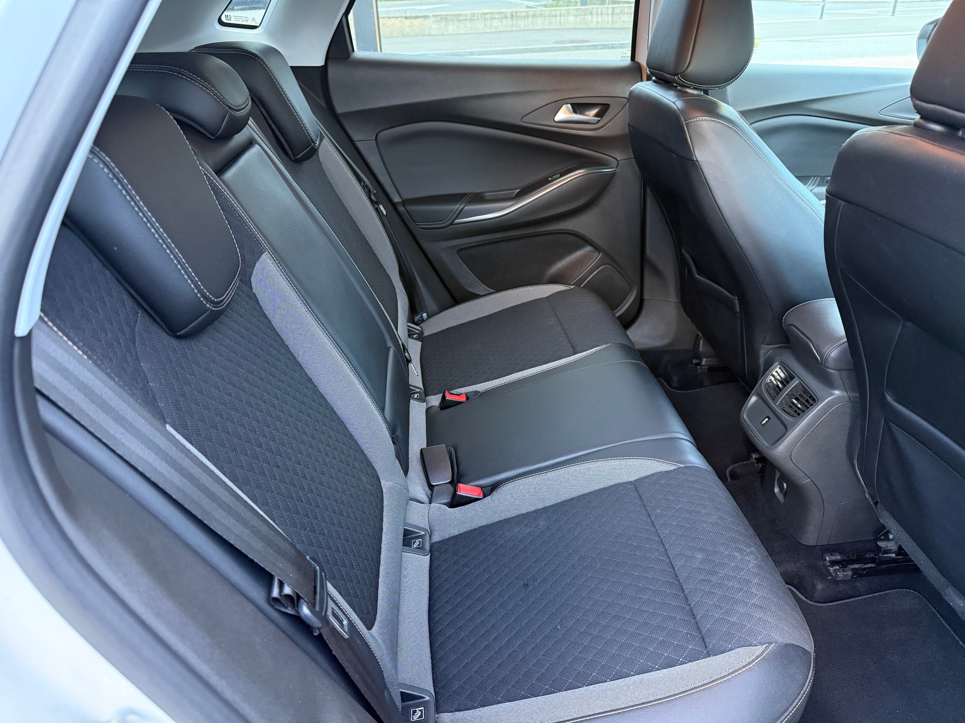 OPEL Grandland X 1.2i TP Ultimate Automatik-image-13